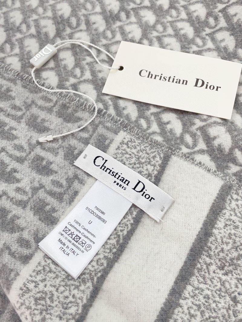 CHRISTIAN DIOR